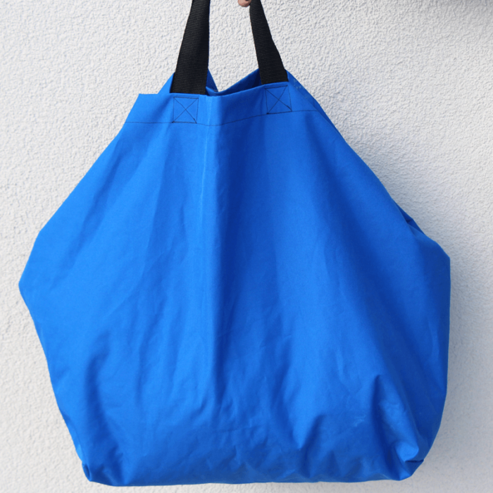 Grosseinkäufe farblich sortiert - blaue Tasche Schnittmuster