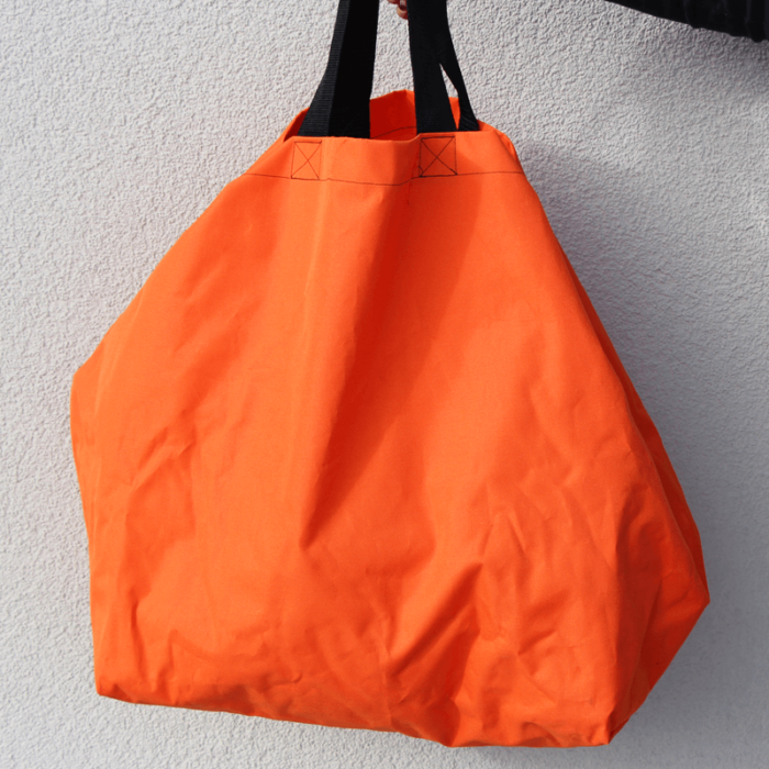 Grosseinkäufe farblich sortiert - orange Tasche Schnittmuster