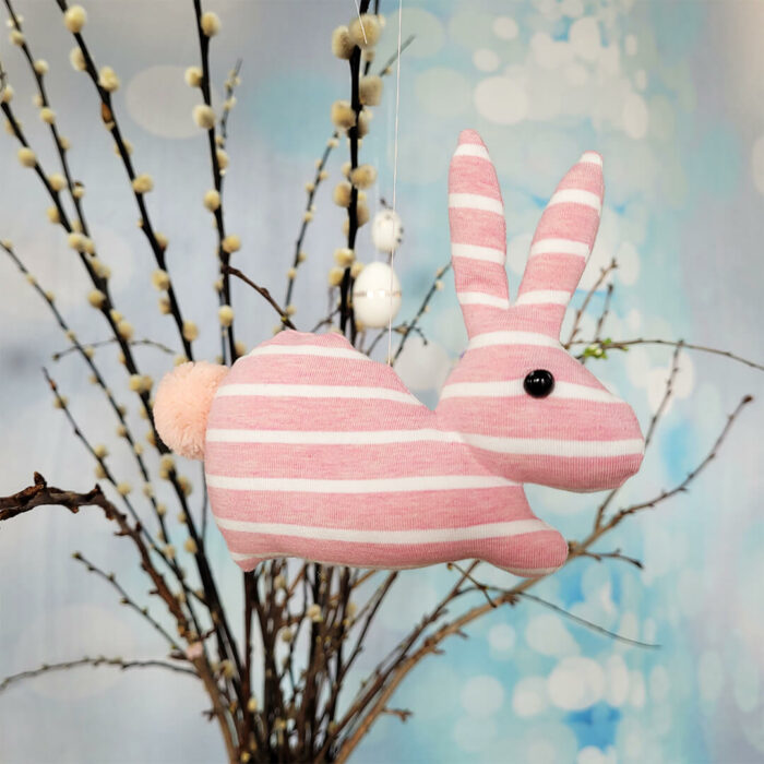 Funny Bunny nähen für Ostern Schnittmuster - rosa Funny Bunny von der Seite