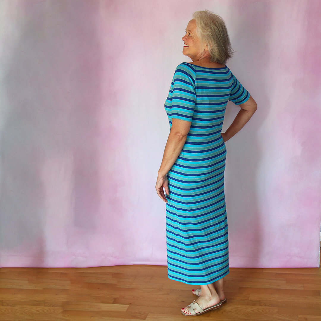 Kleid Zamira aus blauem Jersey von schräg hinten