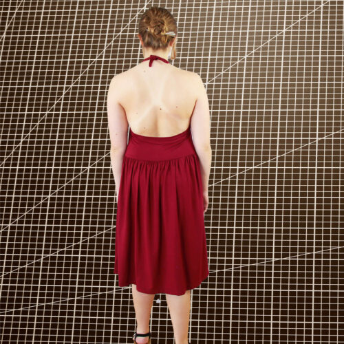 Schnittmuster und Nähanleitung Rückenfreies Kleid - Lorelei von hinten