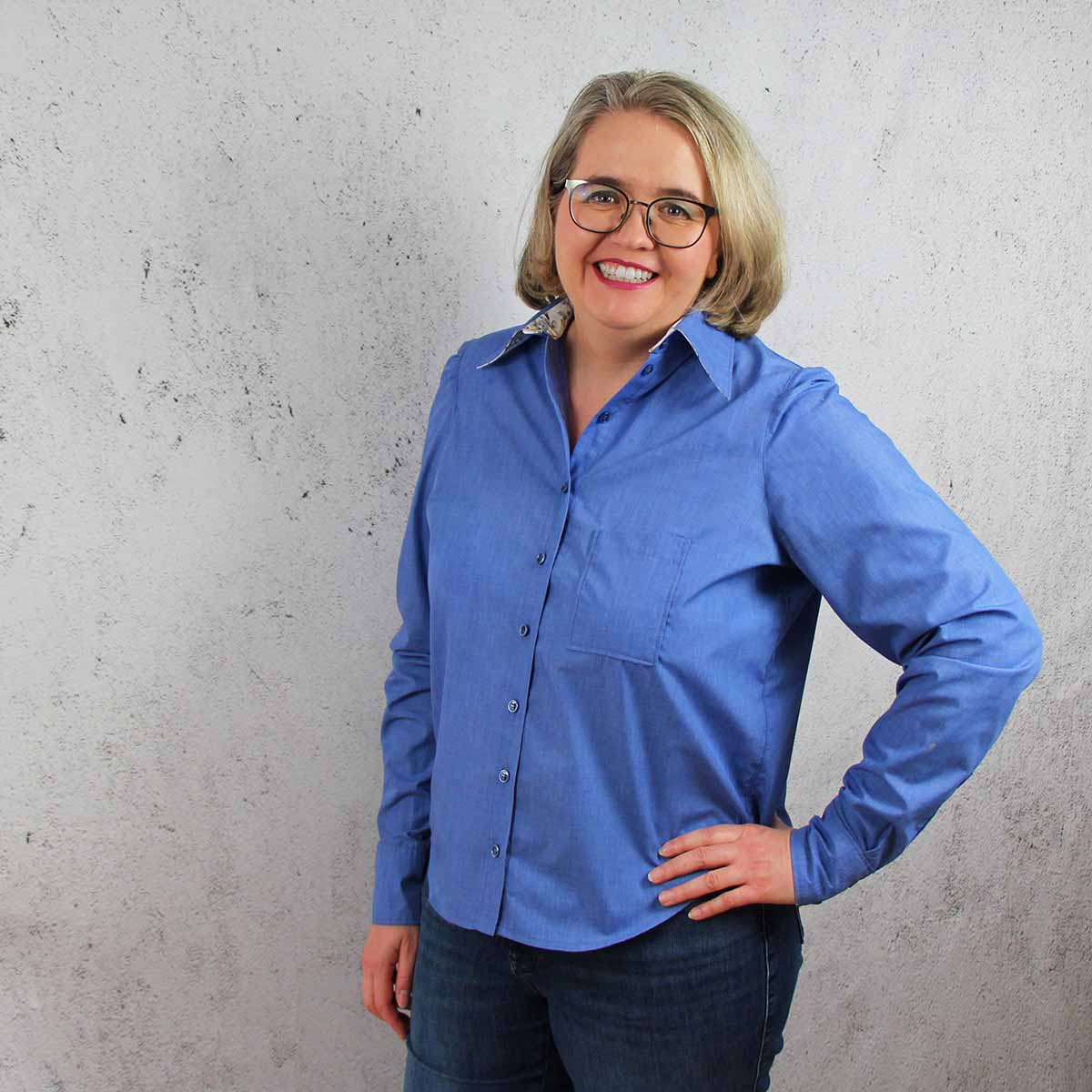 Fertig genähte Damen Hemdbluse Linnea in kompletter Ansicht modern und alltagstauglich