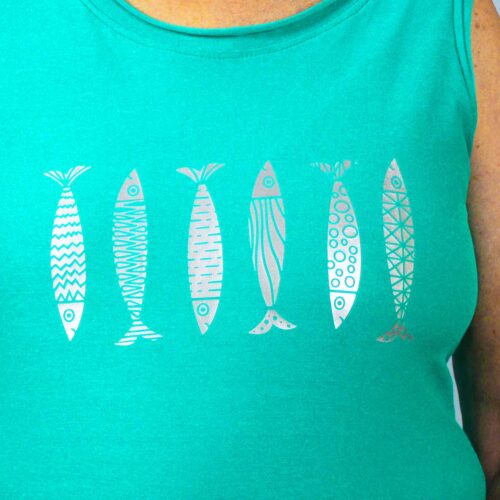 Detailaufnahme einer Plotterdatei mit Fischen im Ethno-Stil im maritimen Design