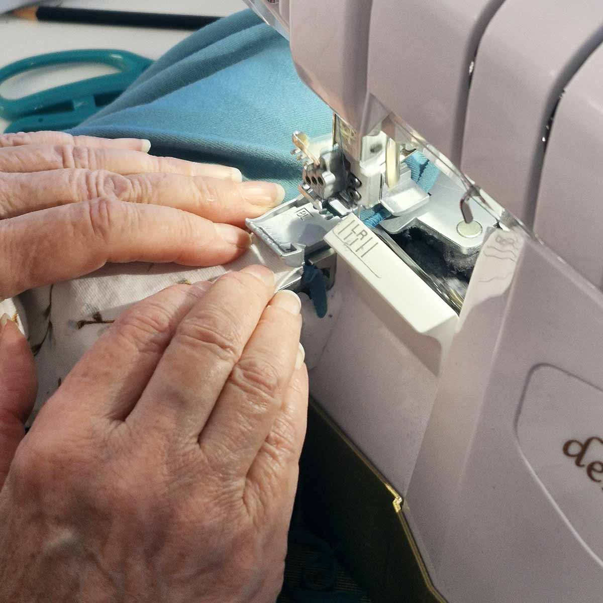 Rollsaum mit der Overlock nähen