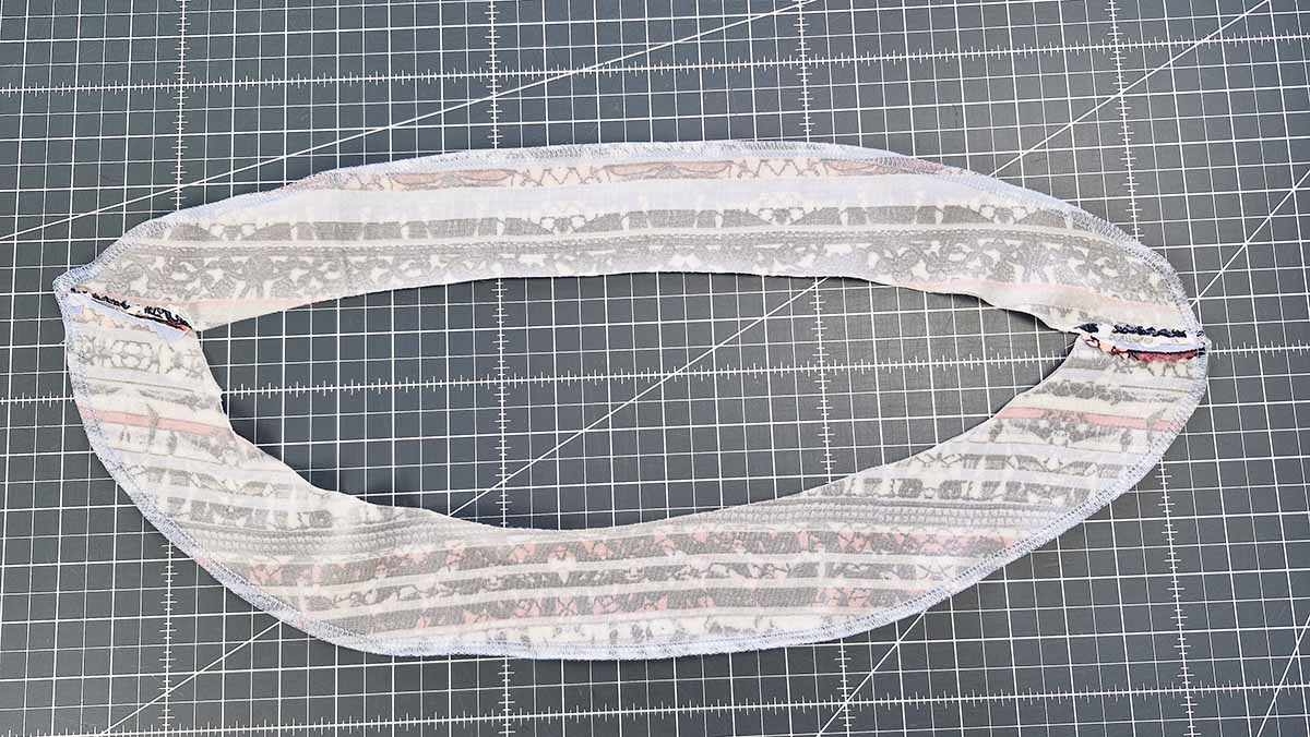 Halsblende für Kleid Solea vorbereiten